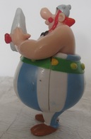 Maxi Kinder Obélix Avec Menhir (1) - Figurine In Plastica