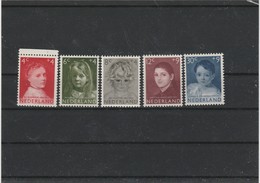 PAYS-BAS   - THEME ENFANCE   JOLIE SERIE  5 VALEURS - Unused Stamps