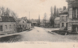 *** 02  ***  VIC SUR AISNE Rue De Noyon écrite TTB - Vic Sur Aisne