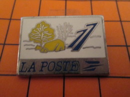 0220 Pin's Pins / Beau Et Rare : Thème POSTES / LA POSTE 77 ARBRE JAUNE CAILLOU JAUNE C'est Varié Mais Faut Aimer Le Jau - Postes