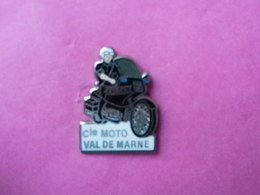 Pin's Compagnie Motocycliste De La Police Val De Marne - Police