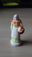 Fève Femme Au Panier - Santon - Enfant Jésus 2 - Prime 1996 - Santons