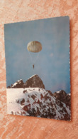 Parachutisme Parachute Dans Les Pyrénéees - Parachutting