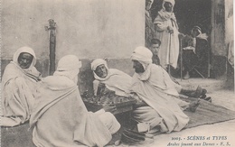 AK Scènes Types Arabes Jouant Aux Dames Mauresque Bédouine Arabe Arabien Afrique Africa Vintage Tunisie Algerie Maroc ? - Afrique