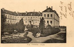 Delcampe - - TONNERRE - L'Hôpital  (personnage Assis Au 1er Plan)  -15684- - Tonnerre