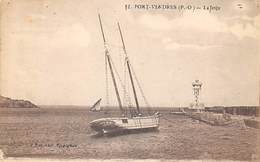 Port Vendres          66       La Jetée  Et Le Phare           (voir Scan) - Port Vendres