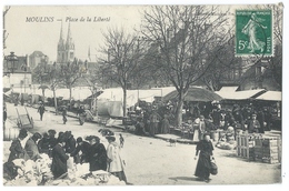 MOULINS (Allier, 03)  Marché Place De La Liberté - Beau Plan Animé - Moulins