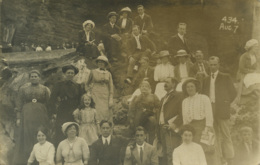 DEVON - ILFRACOMBE - GROUP OF EDWARDIAN PEOPLE AT LEE BAY RP  Dv250 - Ilfracombe