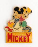 Pin's LE JOURNAL DE MICKEY - MICKEY ET MINNIE - Disney  - J106 - Disney