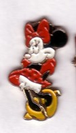 BD24 Pin's DISNEY Minnie Mouse Achat Immédiat Immédiat - Disney