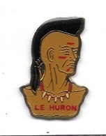 Pin's  Personnage  Tête  INDIEN  Homme  LE  HURON - Personnes Célèbres