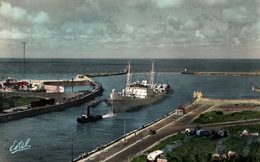 Dieppe - Entrée Dans Le Port Du Bétancuria Avec Remorqueur - Edition Estel - CPSM Colorisée - Dieppe