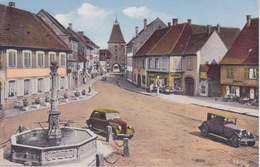 67 - MUTZIG - LA PLACE - ANCIENNE AUTOMOBILE - Mutzig