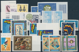 Algerien: 1965/2001, Holding Of Apprx. 540 MNH Stamps, Well Sorted Throughout, In Addition Also Some - Brieven En Documenten