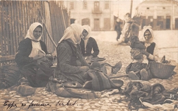 ¤¤  -  SERBIE   -   Carte-Photo   -   Types De Femmes Serbes  -   Marché , Mendiantes ??  -  ¤¤ - Serbie