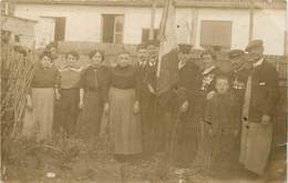 ANCIEN COMBATTANT ET COMBATTANTE Médaillées (Guerre 1914/18?); Carte Photo. - A Identifier