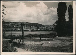 Cca 1934 Kinszki Imre (1901-1945) Budapesti Fotóművész Pecséttel Jelzett, Vintage Fotóművészeti Alkotása (Gémeskút), 13x - Otros & Sin Clasificación