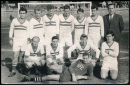 Cca 1970 Újpest FC Csapata, Rajta Dunai III Edével, 9x13,5 Cm - Otros & Sin Clasificación
