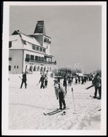 Cca 1938 Budapest, Síelők A Normafa Környékén, A Fogaskerekű Végállomása, 12 Db Fotó, 4,5×6 Cm - Otros & Sin Clasificación