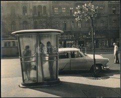Cca 1960 Budapest, Telefonfülke Utcaképpel, Sajtófotó, 13×16 Cm - Otros & Sin Clasificación