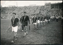 Cca 1950-1960 Magyar Ifjúsági Labdarúgó Válogatott, Bojár Sándor Pecséttel Jelzett Fotója, Felületén Törésnyom, 13×18 Cm - Otros & Sin Clasificación