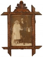 Cca 1920-1930 Fiatal Pár Esküvői Fotója, Fa Keretben, 20×13 Cm - Otros & Sin Clasificación