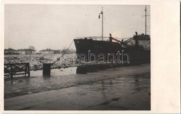 * T3 1941 Sulina Csatorna, Tisza Gőzös Jégzajláskor / SS Tisza In Winter During Ice Breaking. Photo (ragasztónyom / Glue - Sin Clasificación