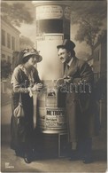 ** T1 Couple With Advertising Column, Metropol-Theater, Klosterkeller - Ohne Zuordnung