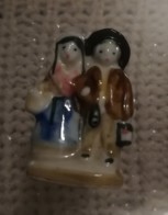 COUPLE DE VIEUX -SANTONS DE 1991 - BELLE SERIE DE 40 FEVES BRILLANTES - Santons