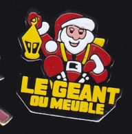 61619- Pin's.-geant Du Meuble.père Noel. Noel. - Natale