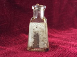 Petit Flacon à Parfum Ancien, Essence Royal Magnolia Parfumerie Viville - Flakons (leer)