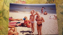 USSR. Little GIRL And Boy On The Beach  Old Vintage Original Real Photo 1990s - Anonieme Personen