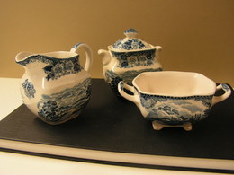 Lochs Of Schotland  3  Teile - Scottish Pottery