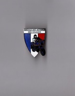 Pin's Police / Amicale Des Motards Des Douanes (EGF Argenté) Hauteur: 2,9 Cm - Police