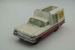 CORGI ,Chevrolet Chevy Impala Chevrolet Impala Kennel Club N°486 - 1959 Issue - Matchbox