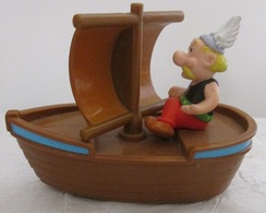 Collection Mac-Donald Astérix Mac-Do Astérix Assis Dans Son Bateau à Voile - Figurines En Plastique