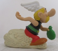 Collection Mac-Donald Astérix Mac-Do Astérix Assis Sur Roulettes - Figurines En Plastique