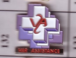 R132 Pin's PHARMACIE LABORATOIRE VAR ASSISTANCE Ambulances  La Valette-du-Var Achat Immédiat - Geneeskunde