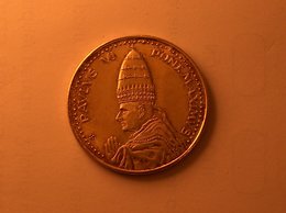 MEDAILLE -VATICAN ET ÉTATS PONTIFICAUX Médaille Du Pape Paul VI   Anno Santo 1975 ROMA - Royaux/De Noblesse