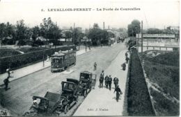 N°2785 T -cpa Levallois Perret -file De Taxis -tramway- - Taxis & Fiacres