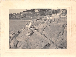 ¤¤  -   Cliché De Pêcheurs Dans Les Rochers à SAINT-CAST En 1955  -  Voir Description      -  ¤¤ - Saint-Cast-le-Guildo