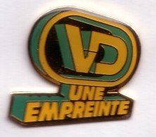 DD124 Pin's VD EMPREINTE Achat Immédiat - Informatique