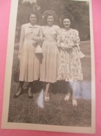 Photo - Carte Postale / 3 Jeunes Femmes élégantes/ Vers 1930-1950    PHOTN338 - Personnes Anonymes