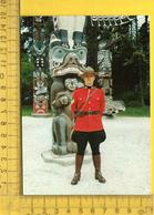 CPM  CANADA : Police Royale, Mats Totems - Cartoline Moderne