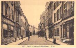 54 - TOUL : Rue De La République  ( Commerces - Bon Plan Rue Commerçante ) CPA - Meurthe Et Moselle - Toul