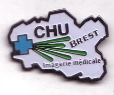 R106 Pin's MÉDICAL Hôpital CHU BREST BRETAGNE IMAGERIE MÉDICALE DÉPARTEMENT Croix Bleue Achat Immédiat - Geneeskunde