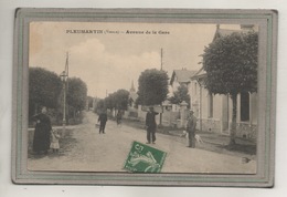 CPA - (86) PLEUMARTIN - Aspect De L'entrée Du Bourg Par L'avenue De La Gare En 1915 - Pleumartin