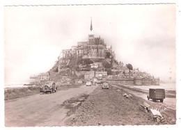 Le Mont Saint Michel (50 - Manche)  Vue Générale 5017 .  Traction Citroën , 4 Cv - Le Mont Saint Michel