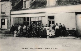 60 Balagny Sur Thérain Un Coin De La Place Belle Animation 1918 Vieux Cycle - Other & Unclassified