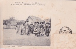 COTE-D'IVOIRE -ASSIKASSO  - UN TAM-TAM  DANS LE VILLAGE - 1908 - Côte-d'Ivoire